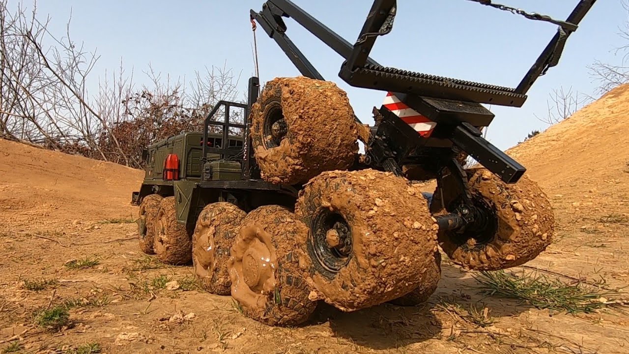 Mammut Cross RC loading and unloading the timber trailer