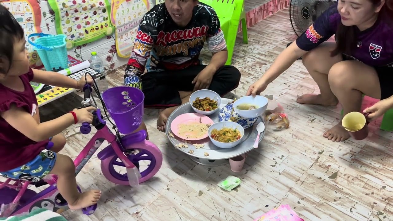 🇹🇭♥️🇱🇦น้องไอรินกินไมแบ่งเลยนะ🧐
