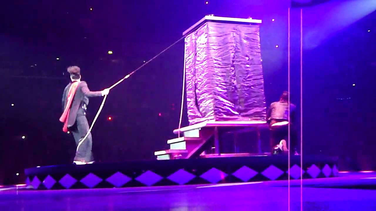 Britney Spears Magic Trick live in Manchester 2009