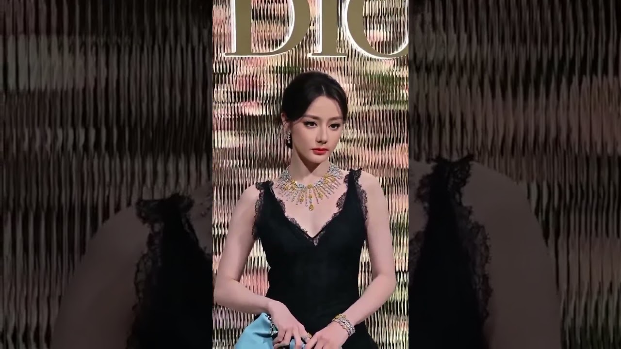 Damn it! #Dilraba undeniable beauty standing right in front of you #dilrabadilmurat#迪丽热巴#dilireba