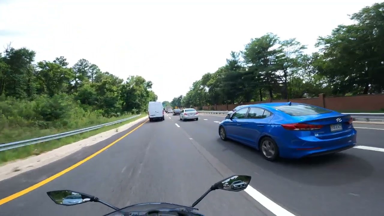 Conquering the Freeway: Ninja 400 Ride in Rush Hour