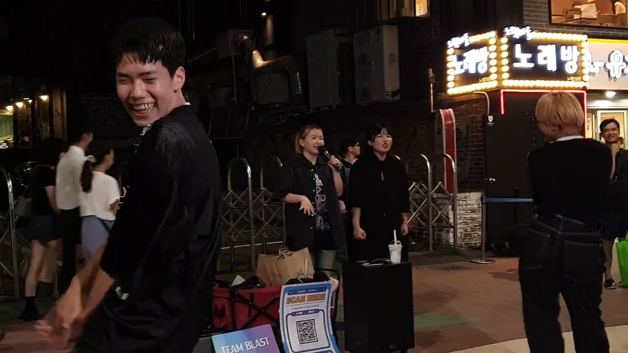 Hongdae busking Crew BLAST 🌪 Brave Girls (브레이브걸스) - Rollin (롤린) ver_dolpari @team_blast_official