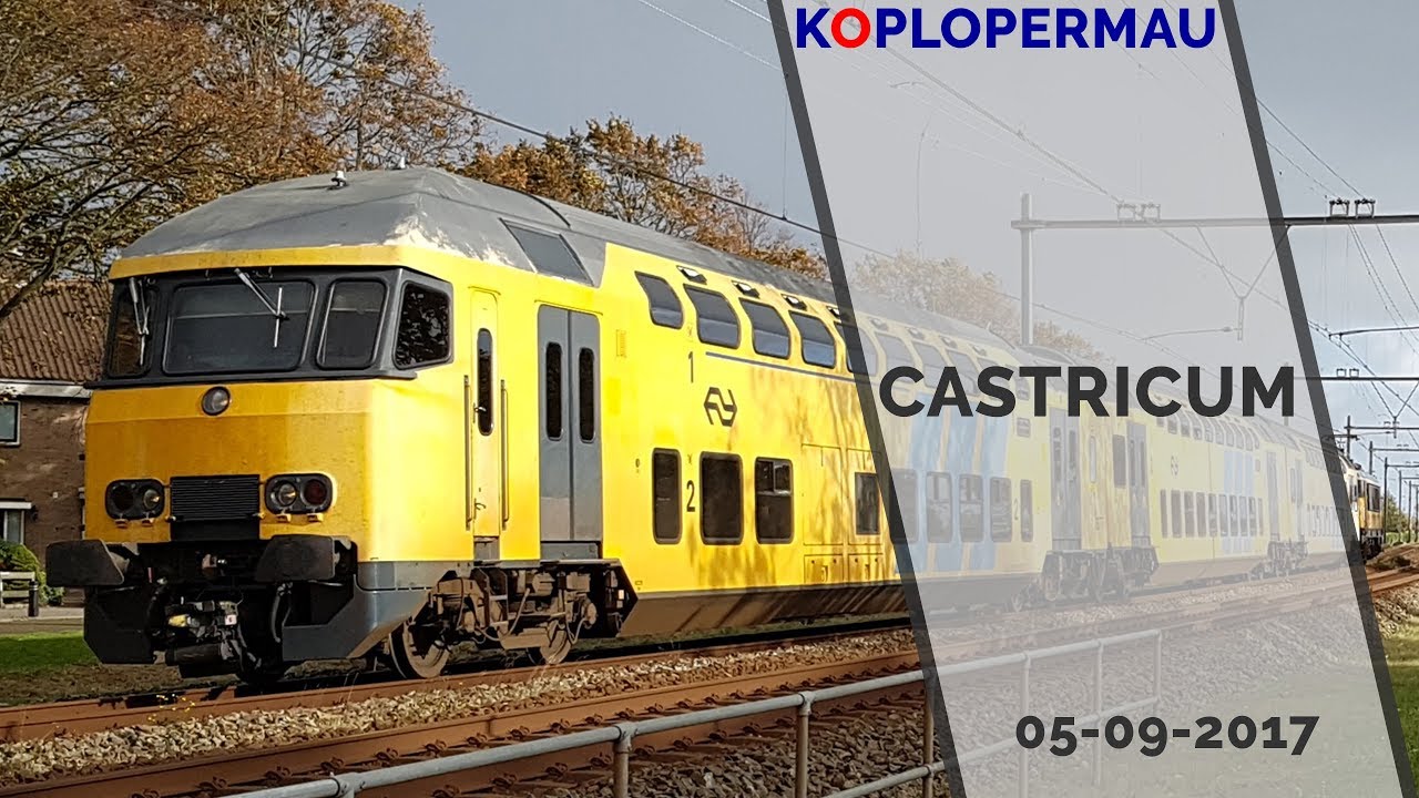 Treinen bij spoorwegovergang Castricum - 6 oktober 2017