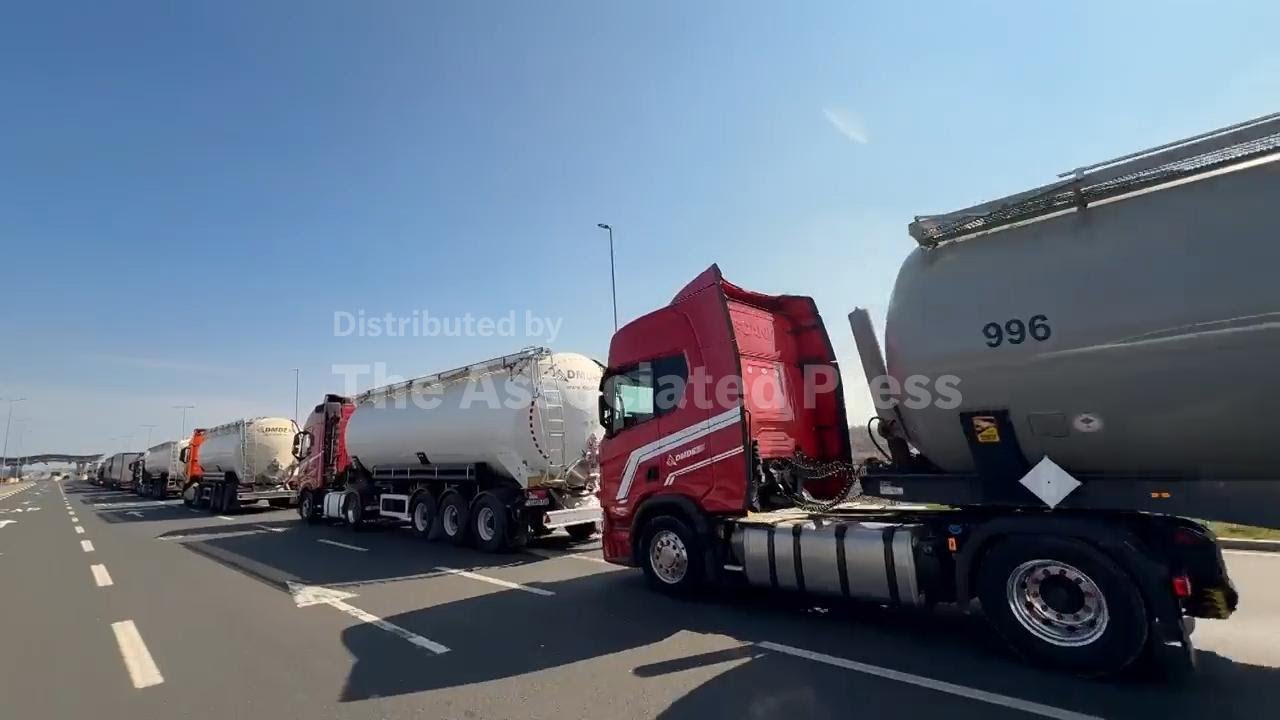 Truckers block Bosnia border crossing with Croatia to protest EU Schengen rules