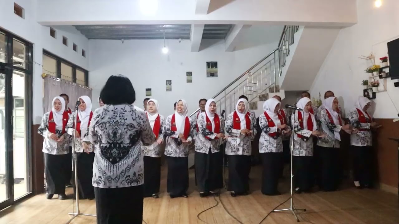 Paduan Suara PGRI Cab. Majenang | Mars PGRI & Cublak - Cublak Suweng | Porsenijar Kab. Cilacap 2025