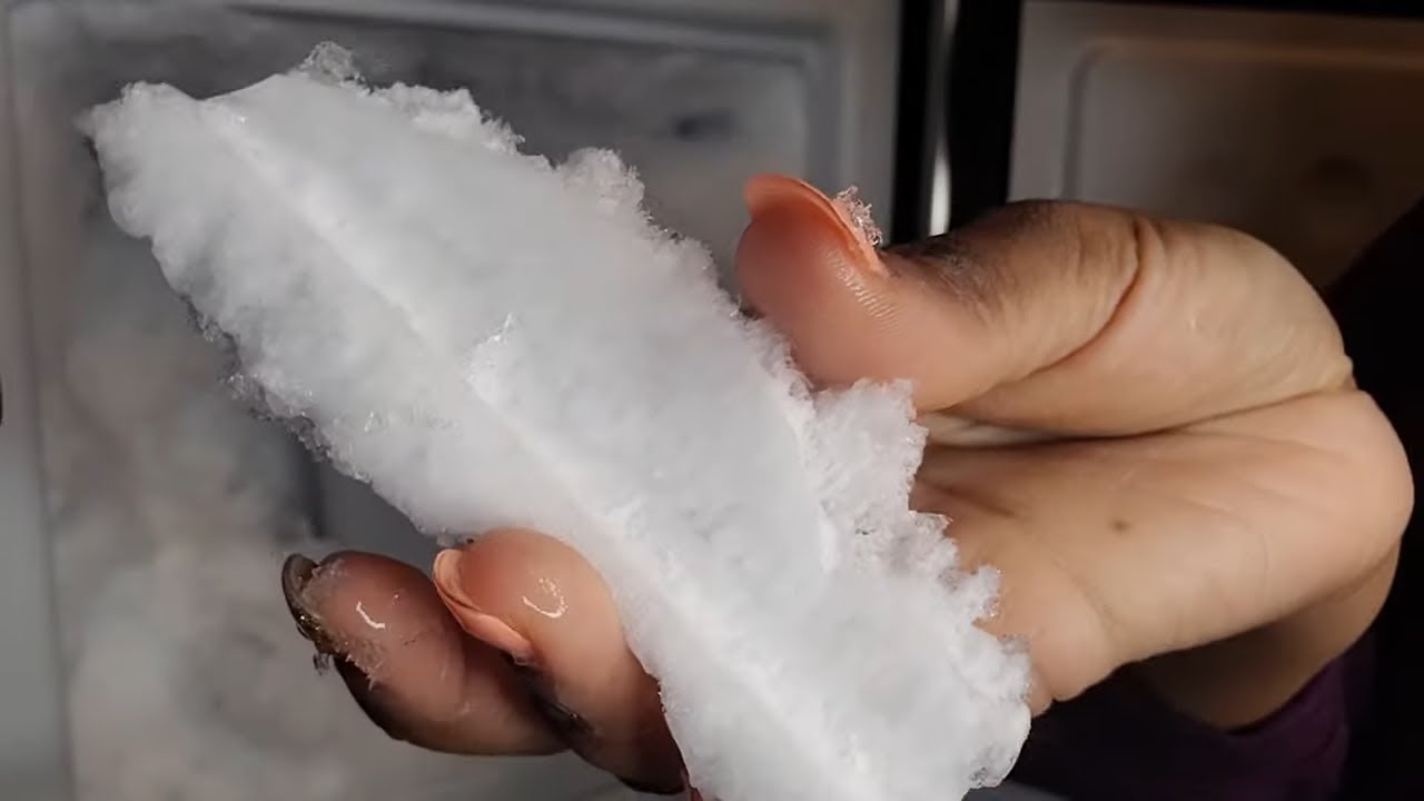 CRUNCHING OUT THE FREEZER | CRUNCHY | SQUEAKY | FLUFFY | FALL OUTS | #iceeating #asmr #asmrice