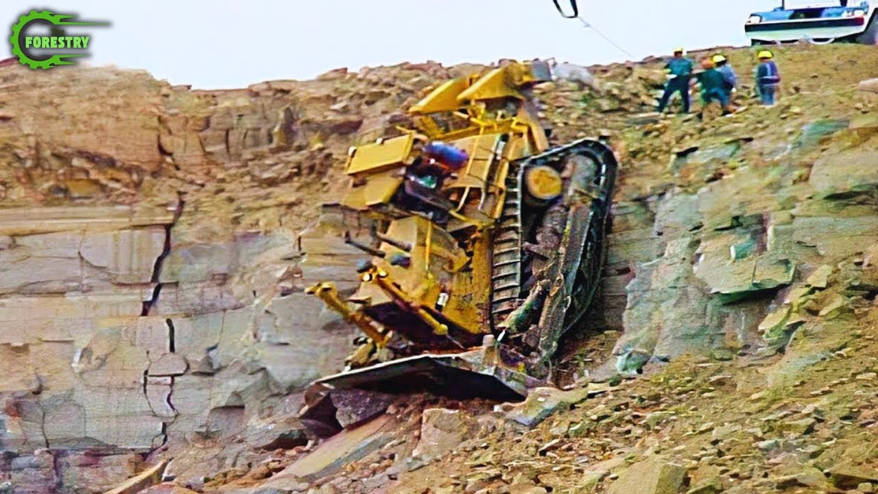 Jaw-Dropping Bulldozer Operator Skills So Crazy You’d Think They’re Fake! #3
