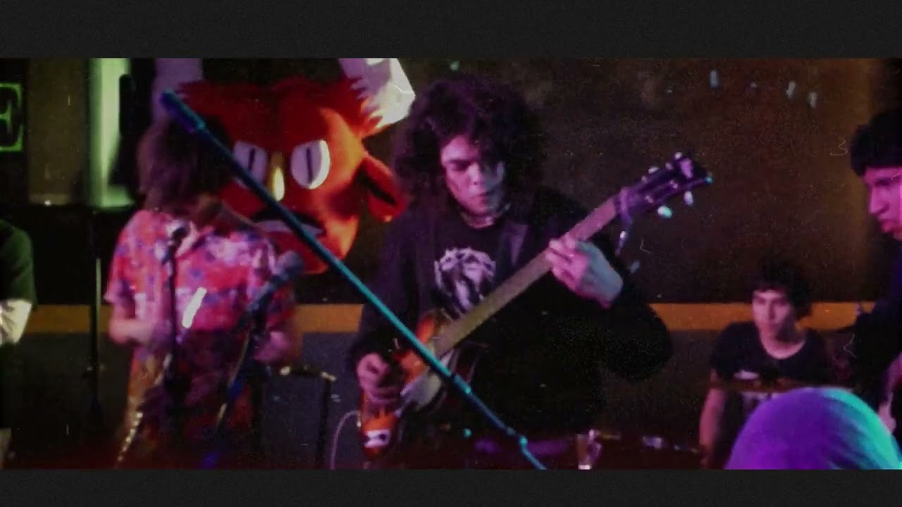 Suavecito 1: Extraño Enemigo (En vivo en La Bestia)