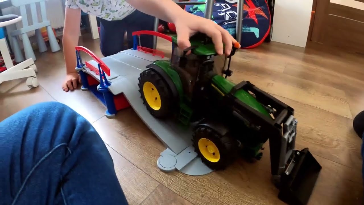 Przeprawa przez most zwodzony Siku. Czy zmieści się traktor Bruder? Zobaczymy -unboxing nowa zabawka