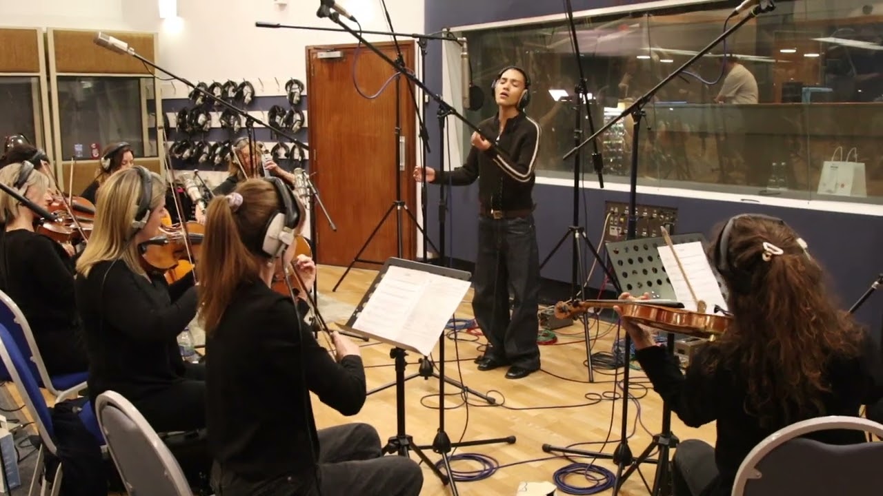 Olivia Dean Recording the Strings and Vocals for 'LOUD' with Arranger, ROSIE DANVERS at Air Edel.