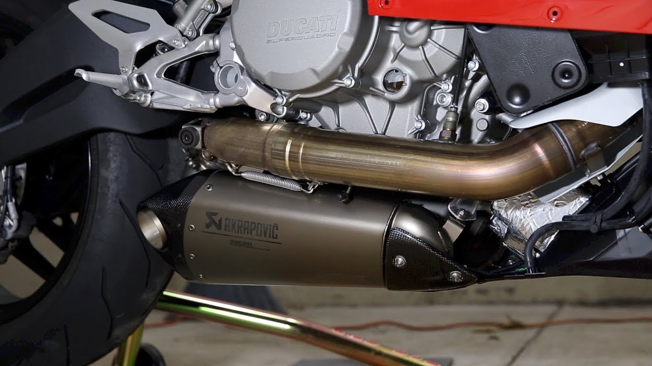 Установка накладного выхлопа Akrapovic на Ducati 959 Panigale