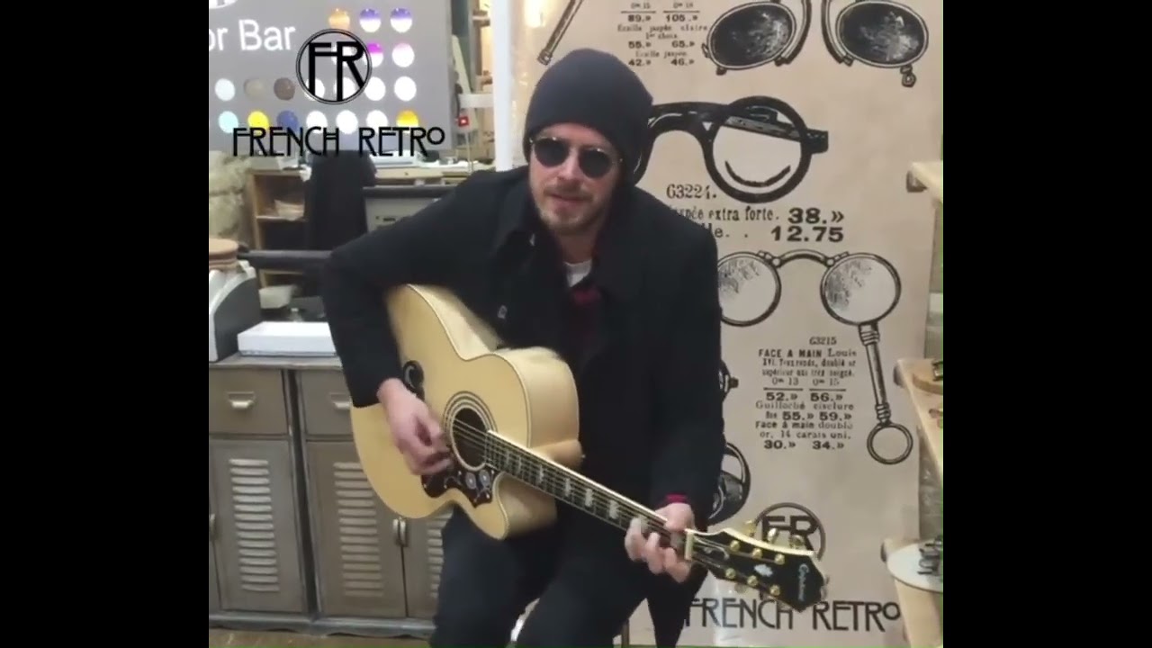 Michael Dorman Singing in the French Retro Store (Paris, France Jan 2018)