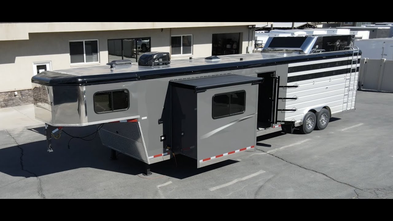Экскурсия по жилым помещениям Santa Fe Horse/Toy Hauler 2021 года