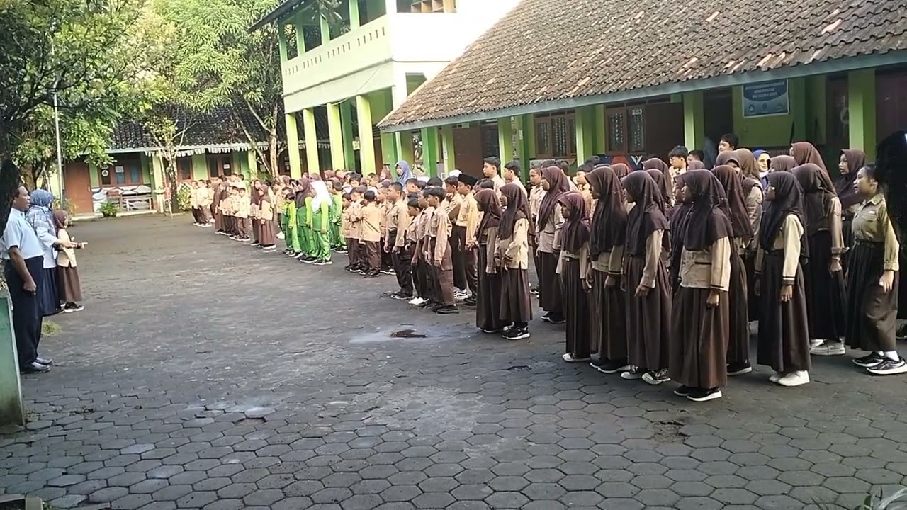 APEL DAN PEMBIASAAN PAGI | MENYANYIKAN LAGU INDONESIA RAYA  SD PUNDUNG IMOGIRI 