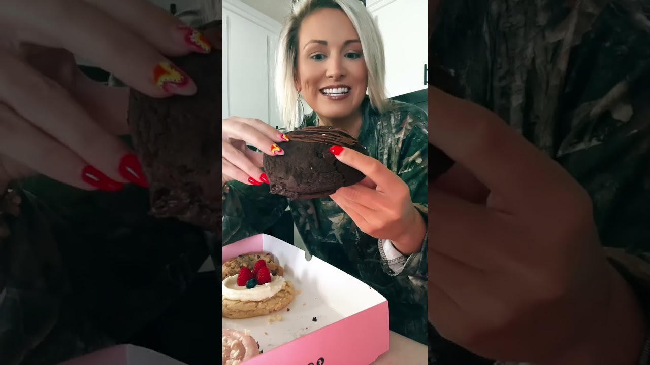 Cookie review: are crumbl cookies worth it?