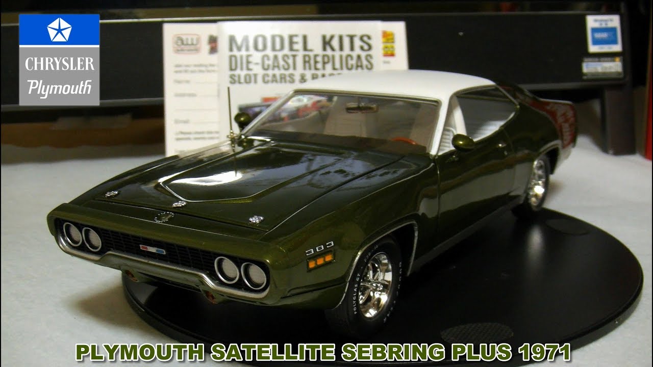Miniatura Plymouth Satellite Sebring Plus 1971 Auto World 1/18