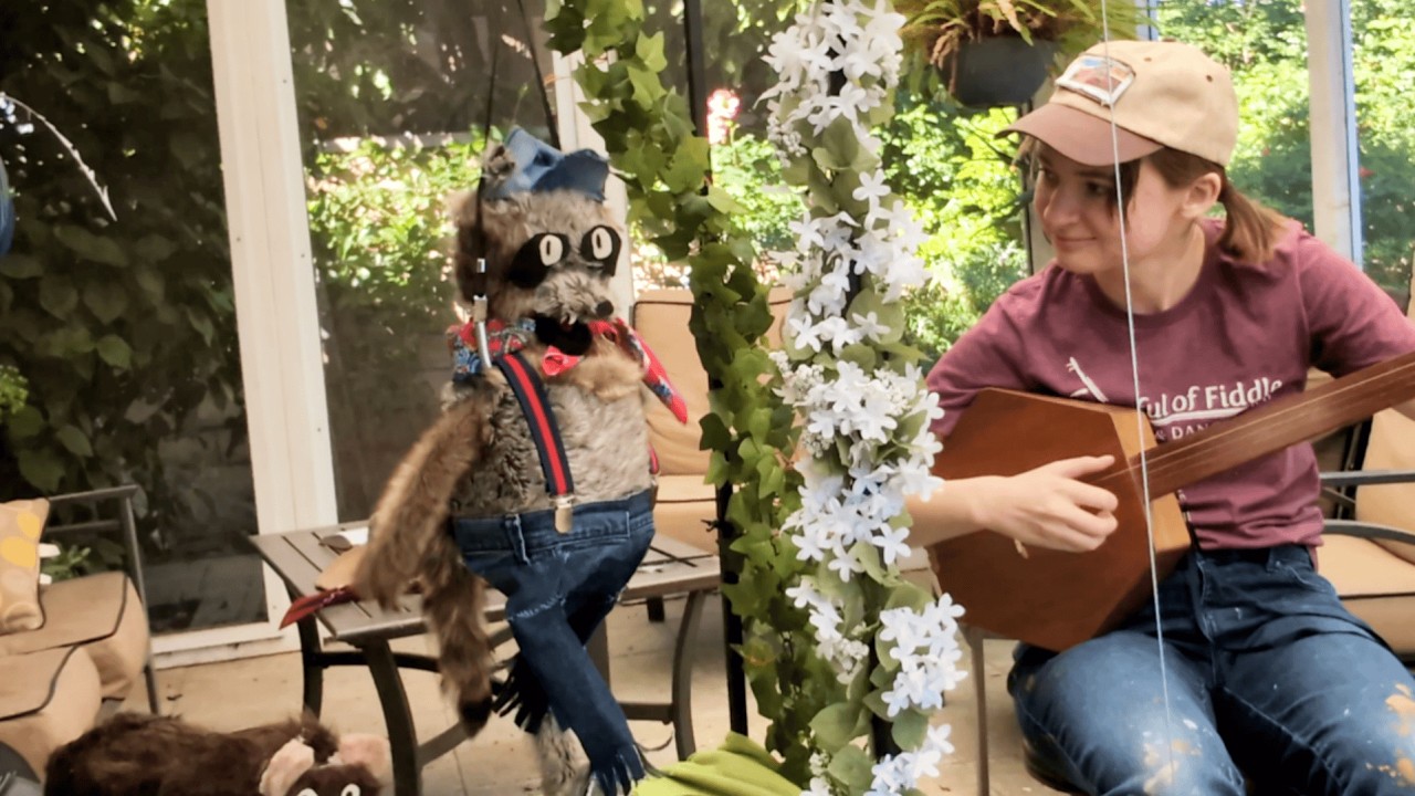 Raccoon dances to Chinquapin pie - Fretless Friday 97