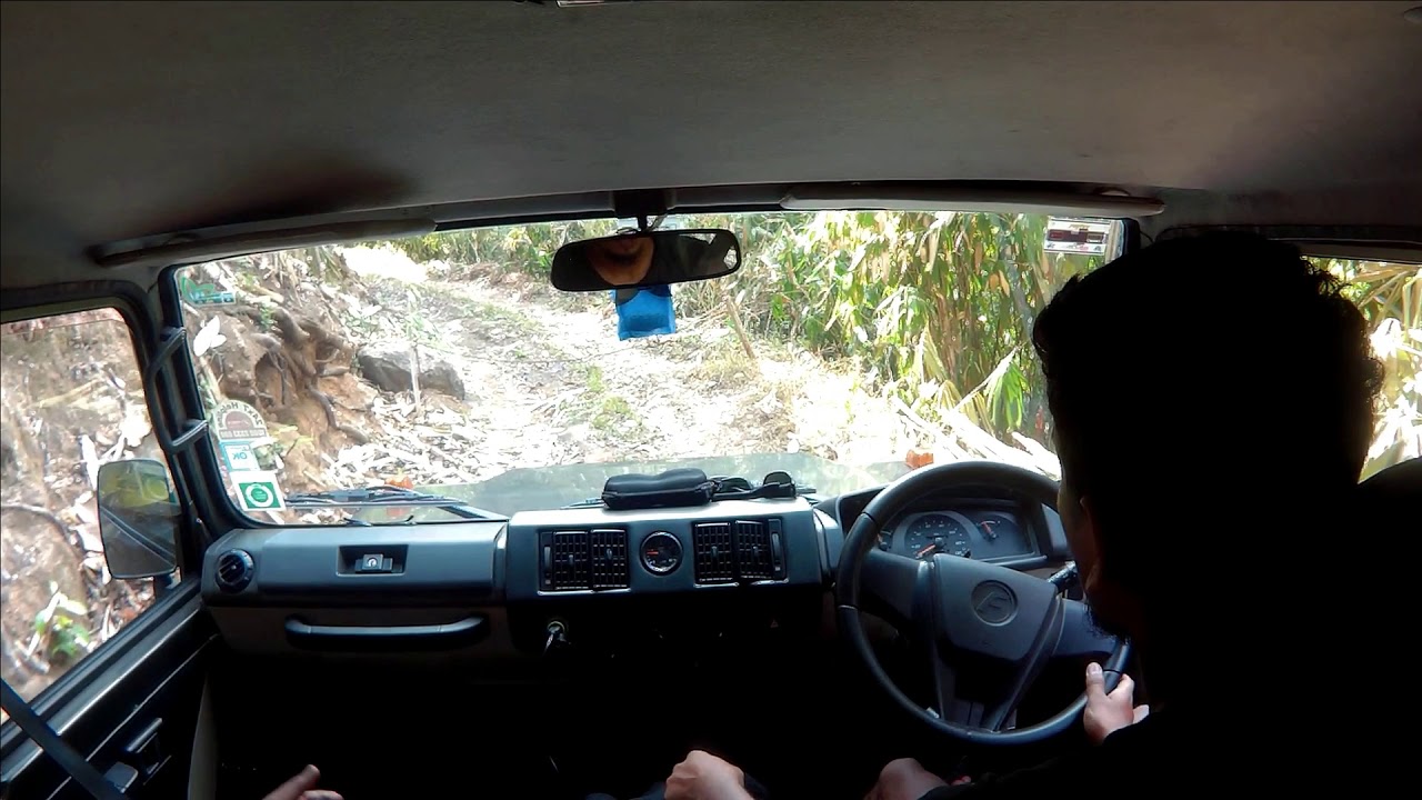 Force Gurkha Offroading Cabin Cam - Blockage and Reversing through trail