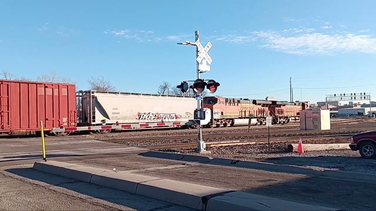 BNSF 6412 leads an eastbound mixed freight train in Lincoln NE 