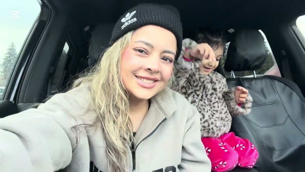 Realistic Day in My Life ❄️ Starbucks, Sledding & Baking