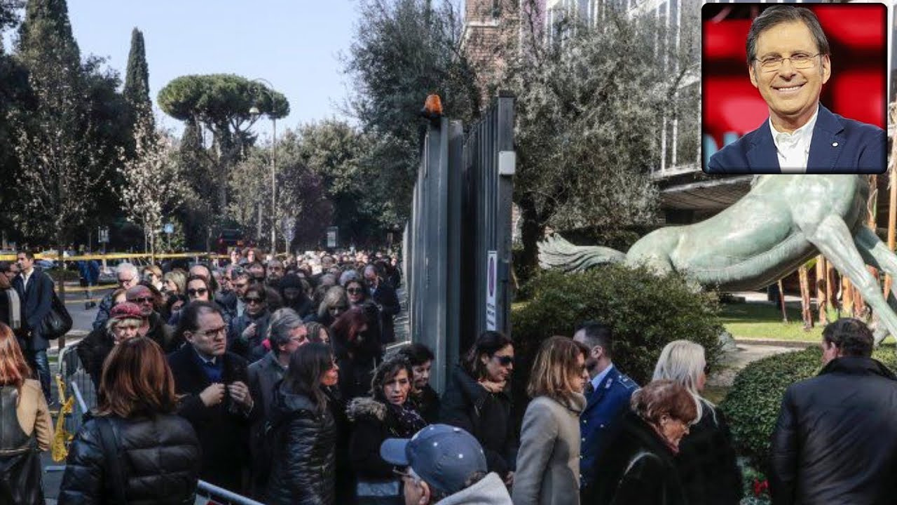 Fabrizio Frizzi L'ultimo saluto nella camera ardente a Viale Mazzini