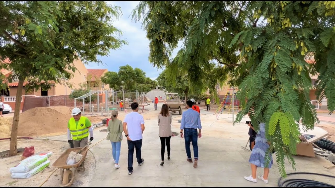 Las obras de remodelación de la Plaza Montcada i Reixac de Águilas afrontan su recta final