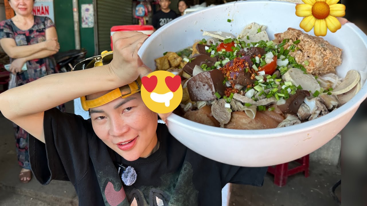 TÔ BÚN NẶNG ĐẾN NỖI PHẢI ĐỘI LÊN ĐẦU ĐI .NGA SUMO KHUẤY ĐẢO CHỢ HƯNG LỘC