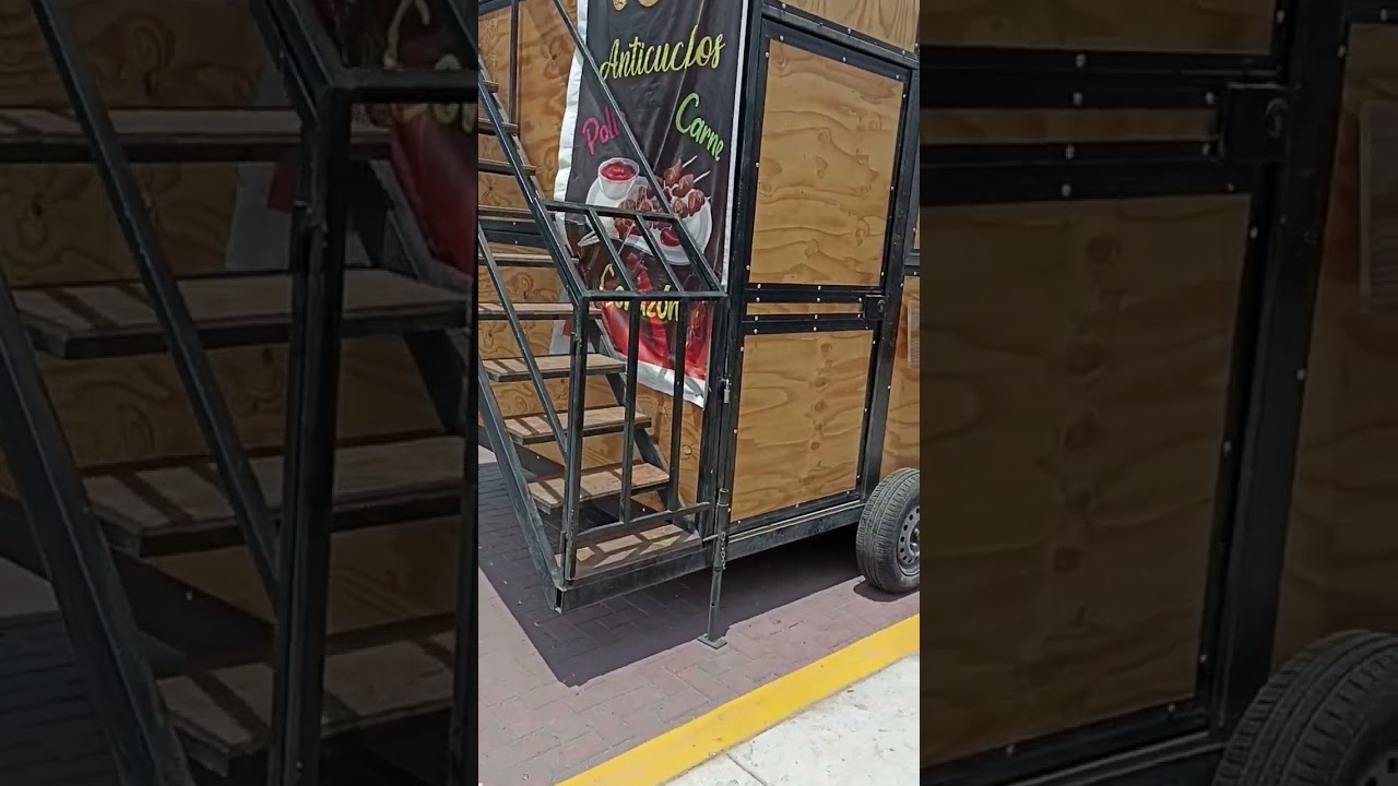 Carrito de comida r&aacute;pida donde puedes comer en el segundo piso #shorts
