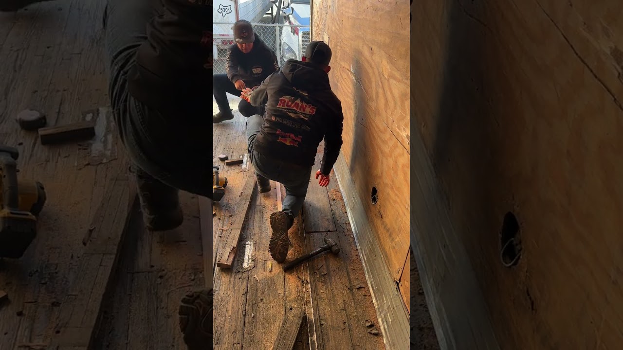 C&oacute;mo instalar madera para piso en una caja seca por secci&oacute;n