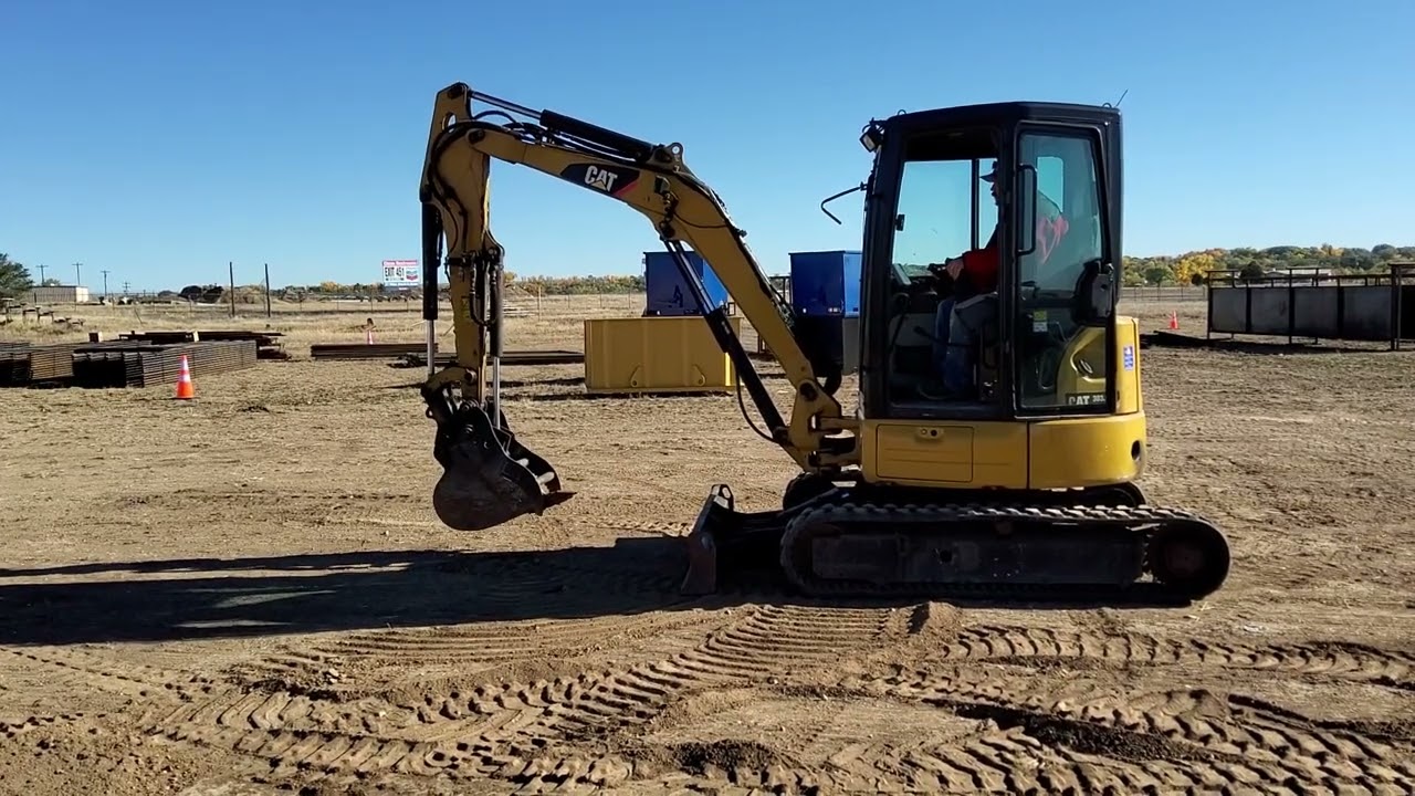 #605 - 2016 Cat 303.5 Mini Excavator