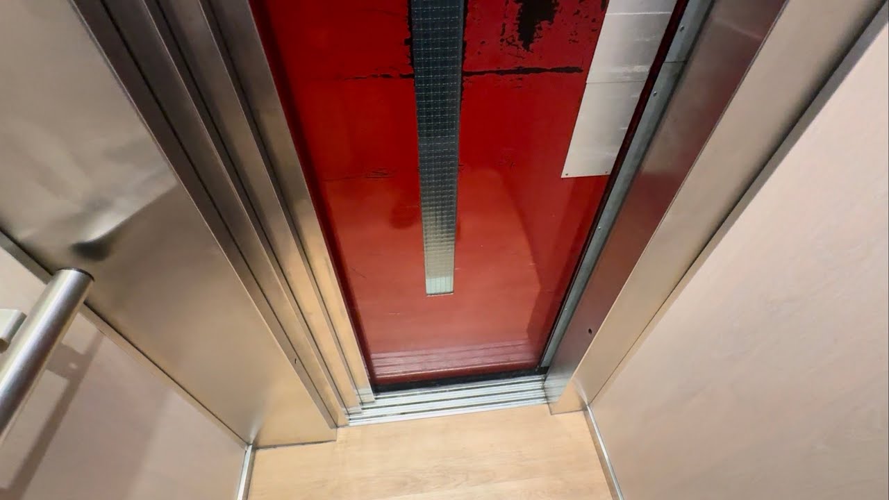Elevator ThyssenKrupp at Grand Hôtel de la Gare, Toulon