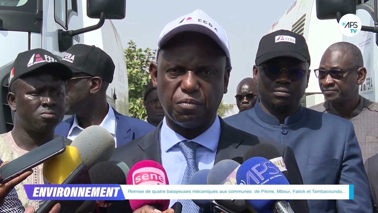 Remise de quatre balayeuses mécaniques aux communes  de Pikine, Mbour, Fatick et Tambacounda...