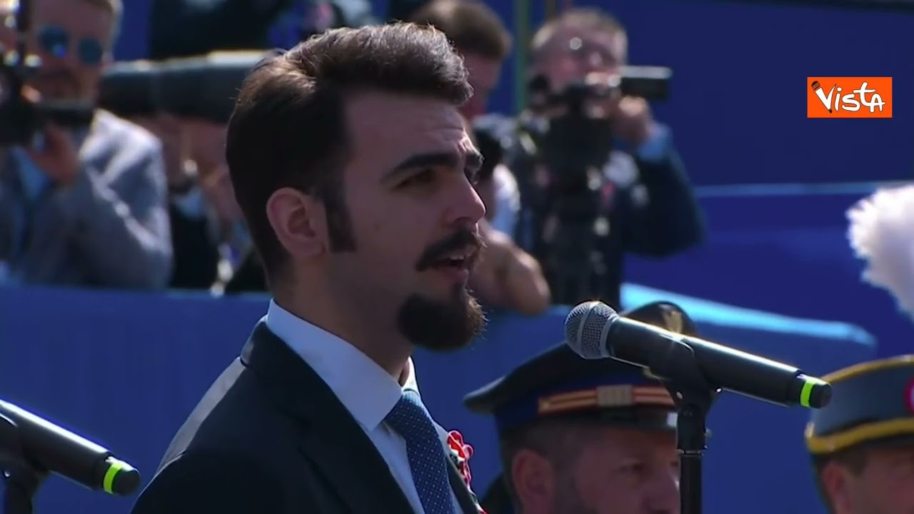 Il Volo interpreta l'inno d'Italia davanti a Mattarella alla Festa della Repubblica