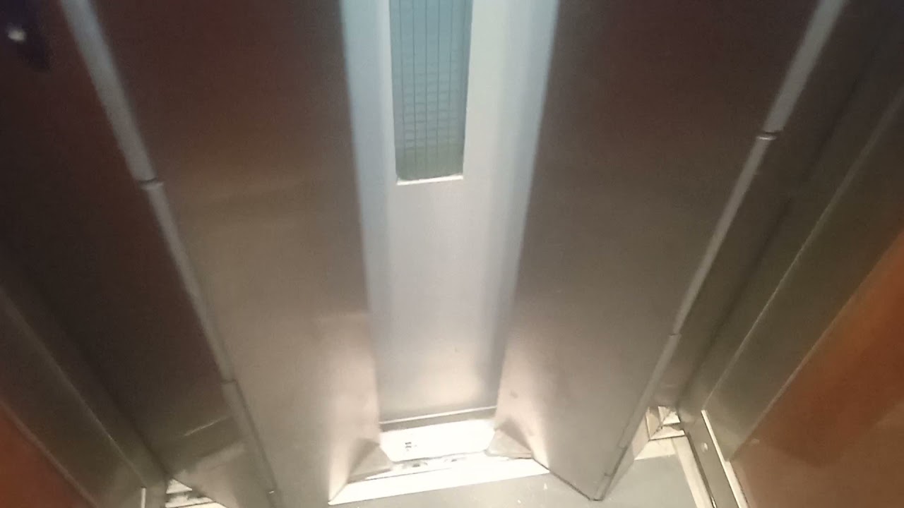 Ασανσέρ σε γυμναστήριο, στο Αιγάλεω