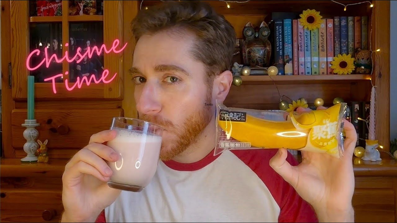 [ASMR] Bizcochito de plátano 🍌 & Chismecito 👀 | Susurros, eating sounds