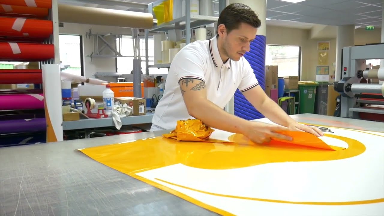 Fabrication d'enseignes lumineuses - Site de production Actif Signal France.