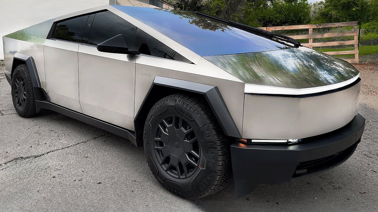 Tesla Cybertruck 2025 - Exterior and Interior details