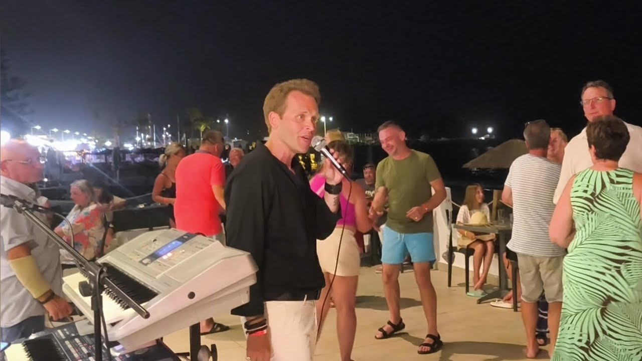Část vystoupení zpěváka Michaela Malého v hotelovém komplexu na řeckém ostrově Kos (28.07.2025).