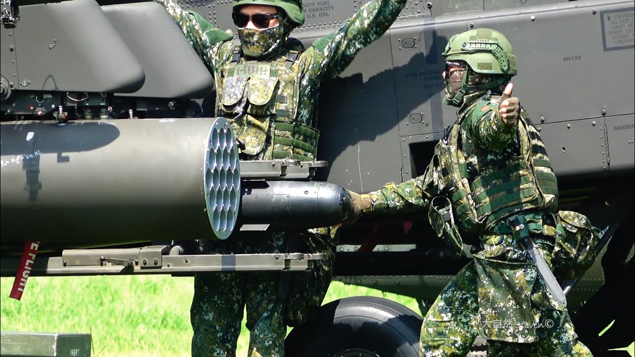 漢光41「嬌」點~巾幗不讓鬚眉 鄰家女孩 國軍女性士官兵裝填「戰車剋星」地獄火  刺針飛彈ROC Female Soldiers Loads Missile on Apache Helicopters