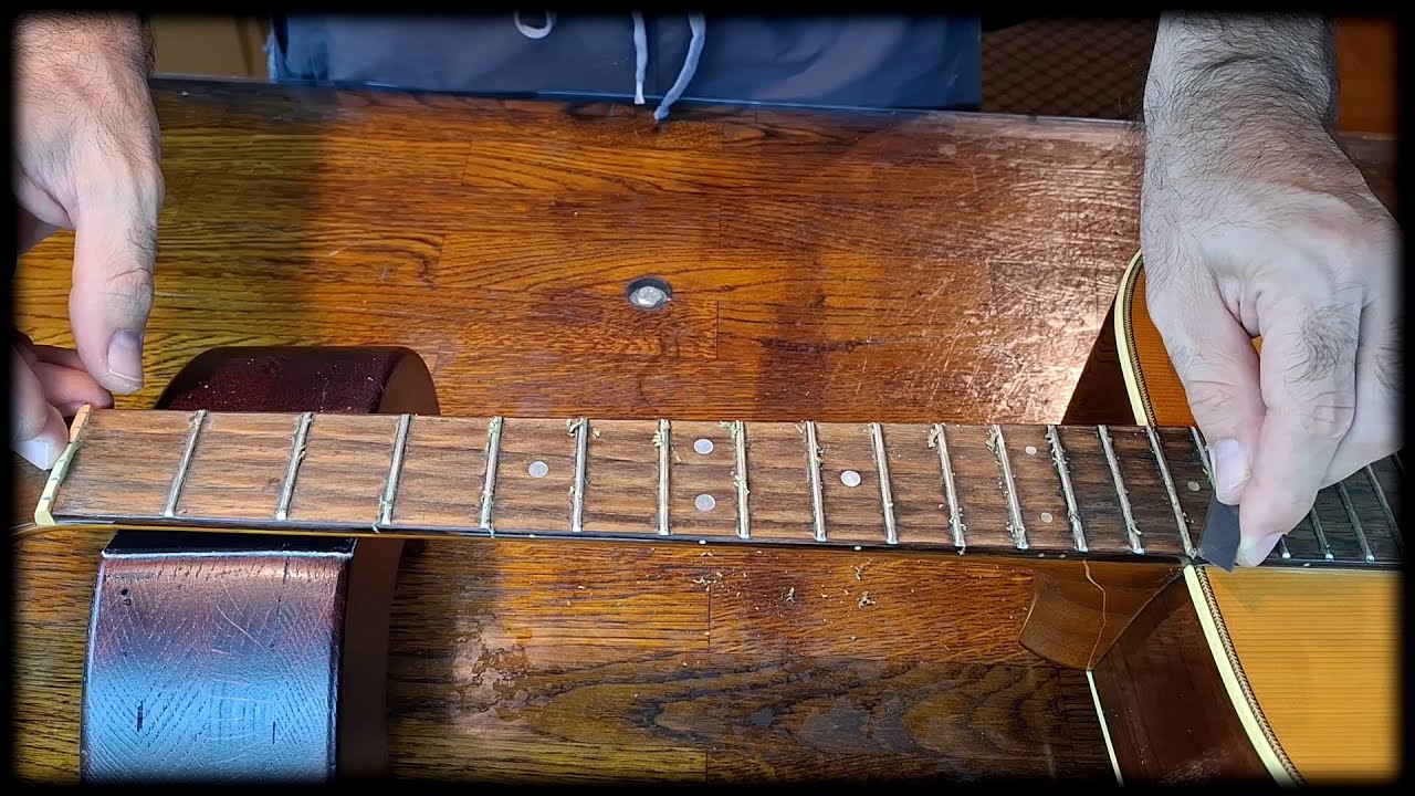 Kako očistiti i nauljati fretboard gitare i kako ispolirati pragove.