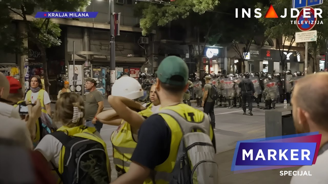 Trenutak kada je formiran kordon u Kralja Milana, a građani krenuli ka Pionirskom parku