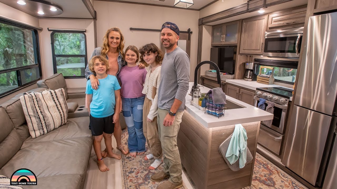 Family of 5 in 37ft. Gooseneck RV w/ all of the Comforts of Home