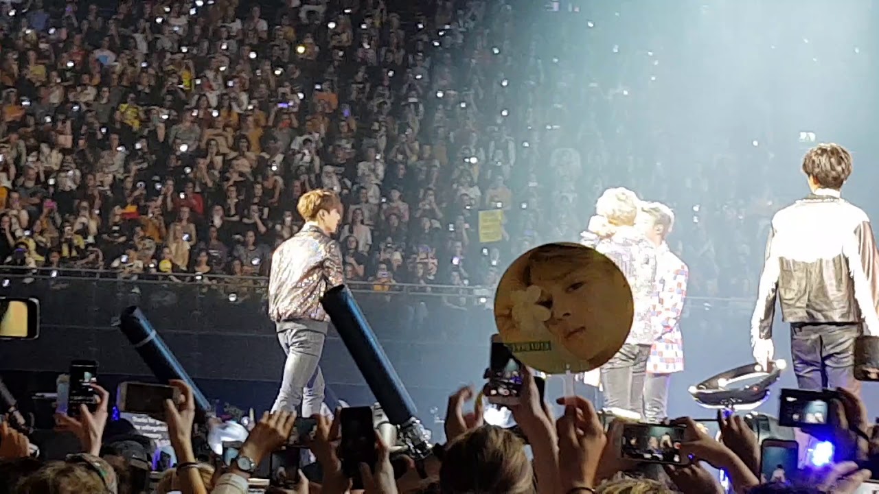 BTS Amsterdam 2018 13.10 DNA 불타오르네 뱁새 진격의 방탄 흥탄소년단 쩔어