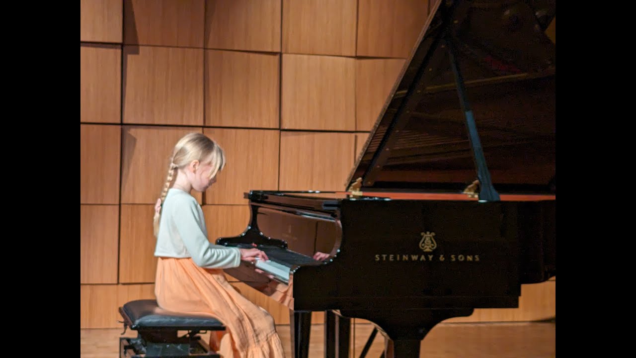 Eloise Webb performs at Steinway Hall
