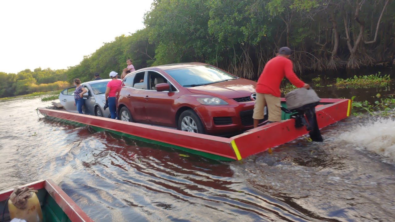 asi pasan los carros en *FERRY*de taxisco a monterrico/Guatemala