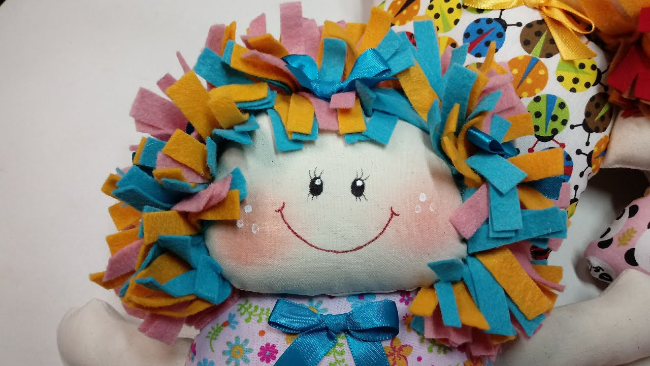 Boneca Sorriso! Você vai fazer muitas!*Molde grátis!#bonecadepanofacil