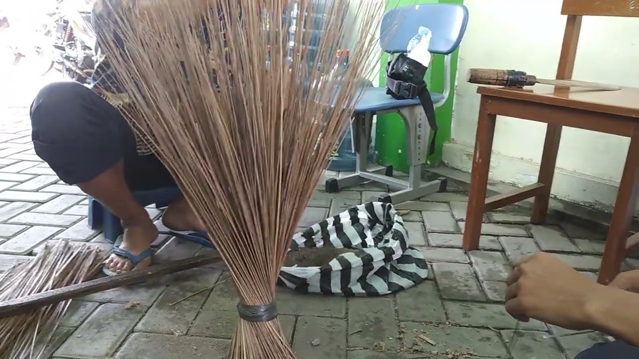 CARA MEMBUAT SAPU LIDI MEKAR(MEKROK)