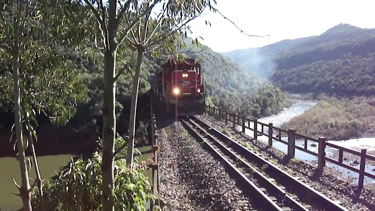 Trem na ponte do Rio das Antas em 05 06 11