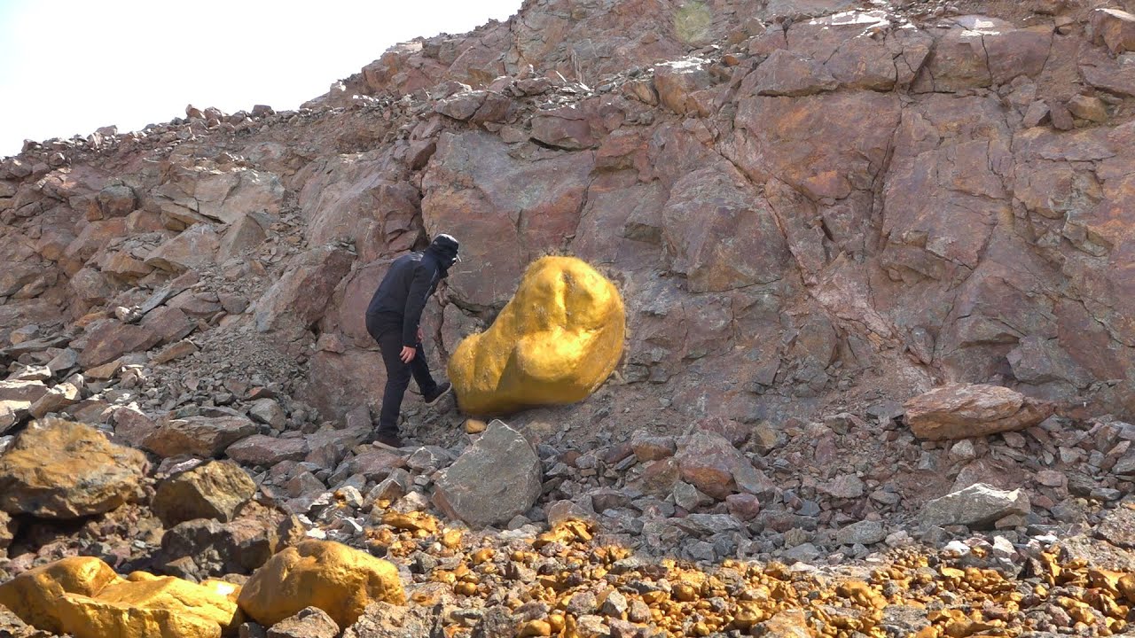 Criminals-Prospectors were looking for Emeralds (Gold Remained)