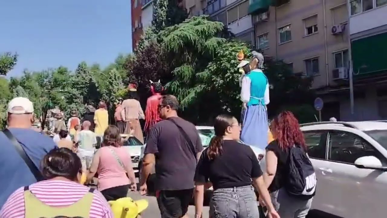 Pasacalles de Gigantes y Cabezudos Ferias y Fiestas de Alcalá de Henares 2025 Dias Variados